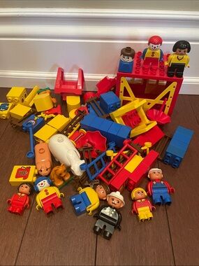 Duplo Classic Large Building Block Playset - Red, Yellow & Blue